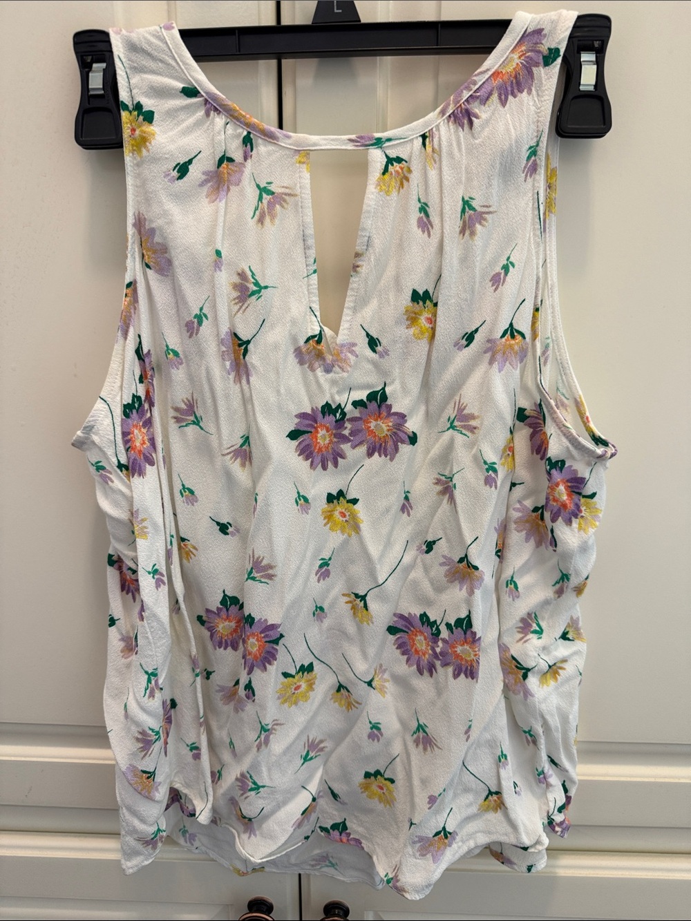 Loft Fashion White Floral Keyhole Tank Top